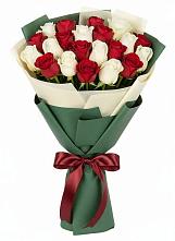 Букет Микс из красных и белых роз в Вознесенской Республики Ингушетия