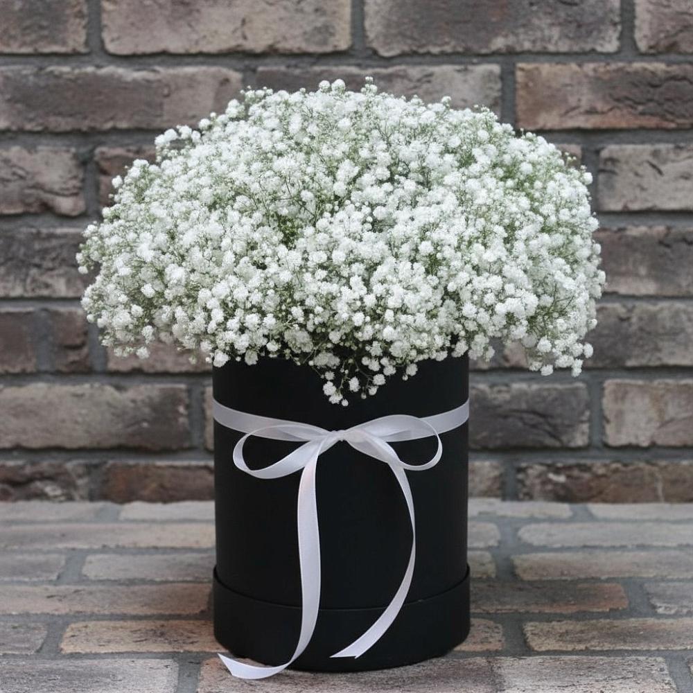 Цветочная композиция из Гипсофила в шляпной коробке в Вознесенской Республики Ингушетия