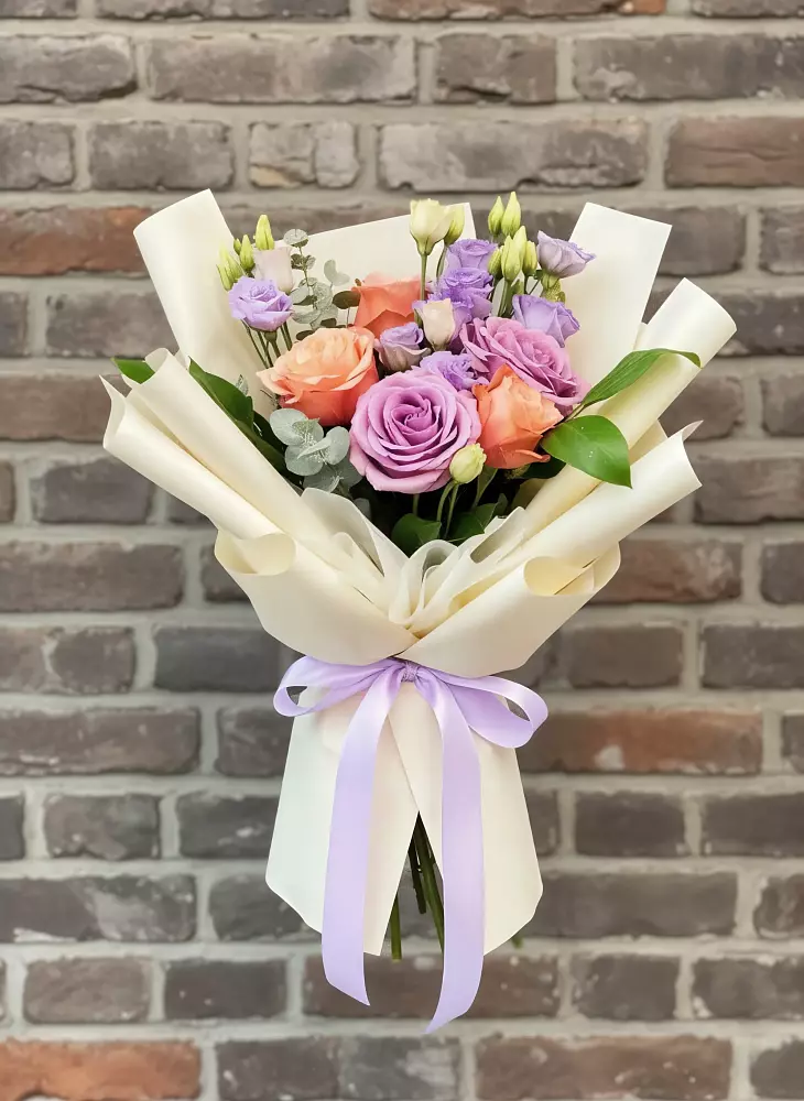 Букет цветов из: Лизиантусы и Розы в Вознесенской Республики Ингушетия