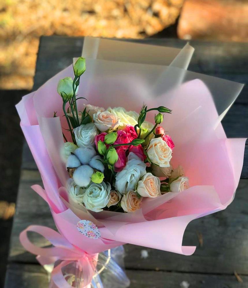 Букет цветов из: Розы и Лизиантусы в Вознесенской Республики Ингушетия