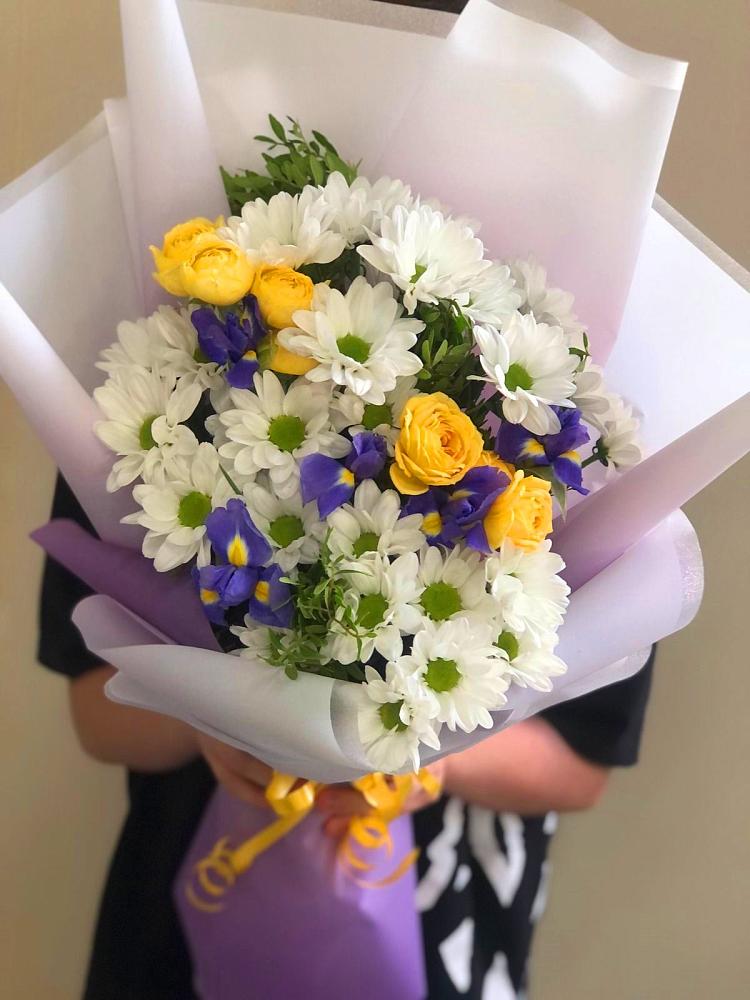 Букет цветов из: Ирисы, Хризантемы и Розы в Вознесенской Республики Ингушетия