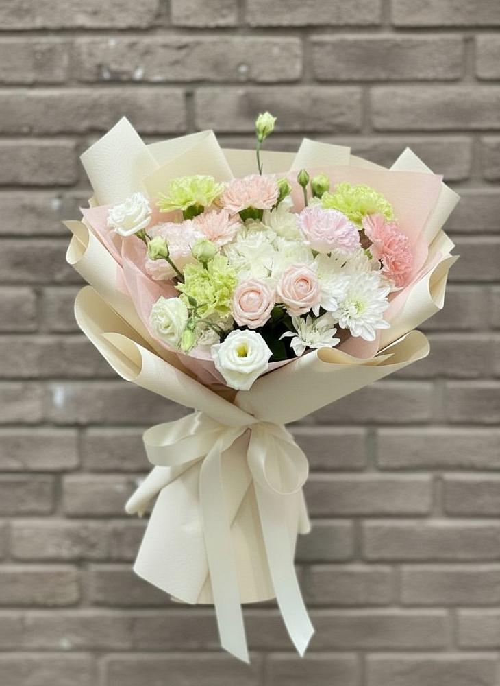 Букет цветов из: Гвоздики, Розы, Лизиантусы и Хризантемы в Вознесенской Республики Ингушетия