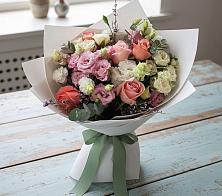 Букет цветов из:  Розы, Лизиантусы и Гвоздики в Вознесенской Республики Ингушетия