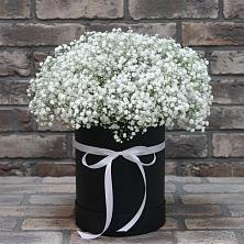 Цветочная композиция из Гипсофила в шляпной коробке в Вознесенской Республики Ингушетия
