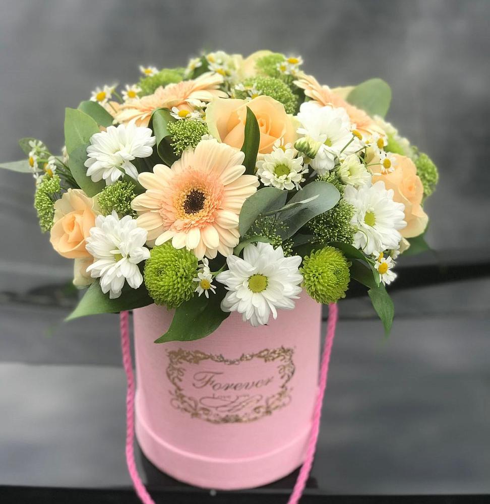 Цветочная композиция из Розы, Герберы и Хризантемы в шляпной коробке в Вознесенской Республики Ингушетия